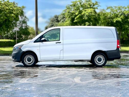 2020 Mercedes-Benz Metris Base