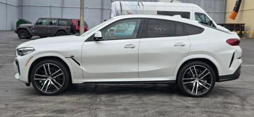 2022 BMW X6 M50i