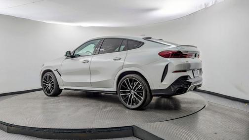 2022 BMW X6 M50i