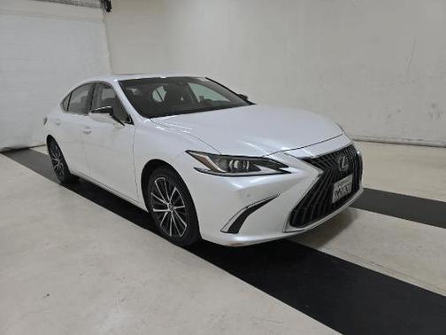 2024 Lexus ES 300h 