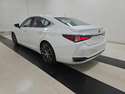 2024 Lexus ES 300h 