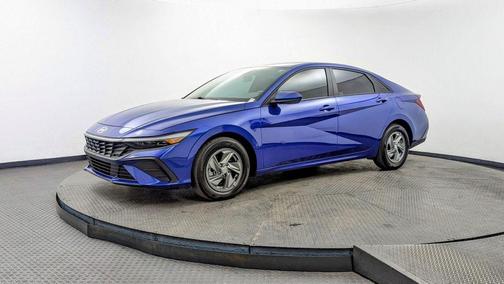 2024 Hyundai ELANTRA SE