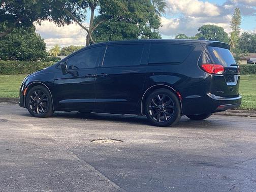2018 Chrysler Pacifica Touring Plus
