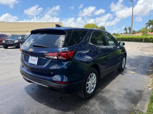 Blue Glow Metallic 2022 Chevrolet Equinox 1LT