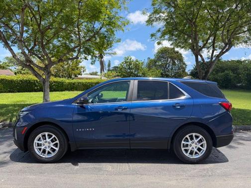 Blue Glow Metallic 2022 Chevrolet Equinox 1LT