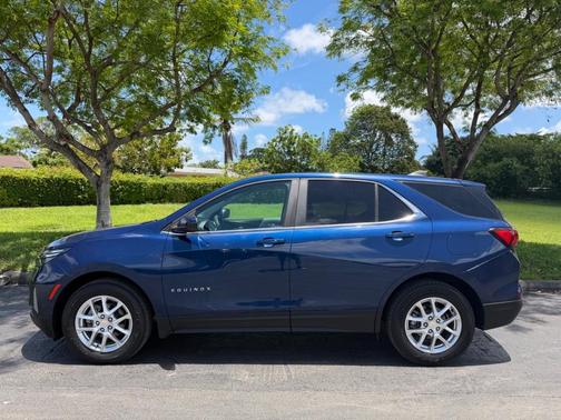 Blue Glow Metallic 2022 Chevrolet Equinox 1LT