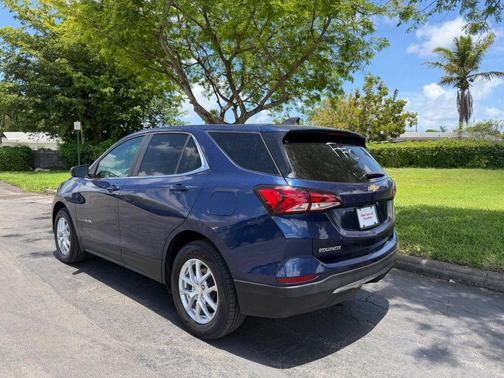 Blue Glow Metallic 2022 Chevrolet Equinox 1LT