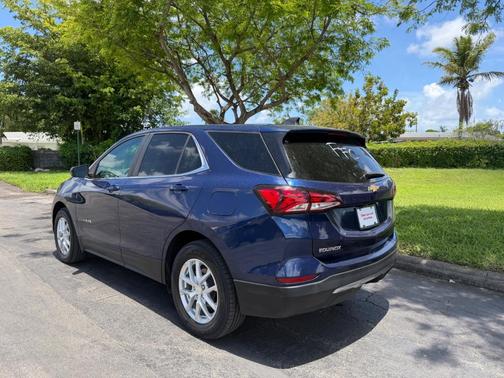 Blue Glow Metallic 2022 Chevrolet Equinox 1LT