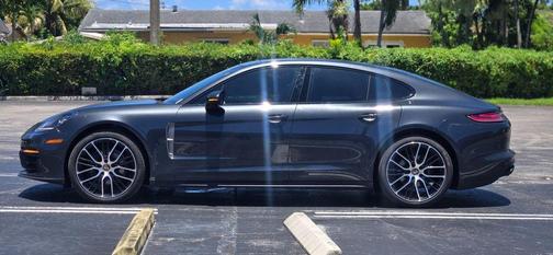 2023 Porsche Panamera Platinum Edition