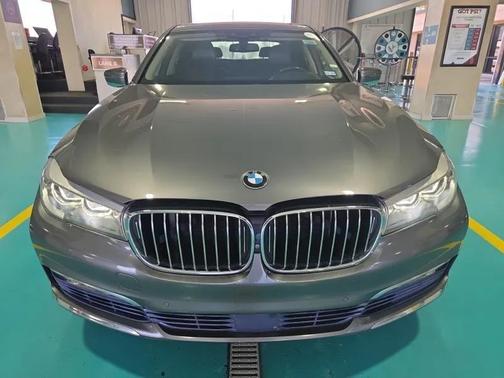 2017 BMW 740 i