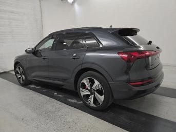 2022 Audi e-tron Premium Plus