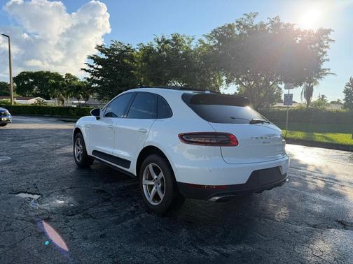2018 Porsche Macan Sport Edition