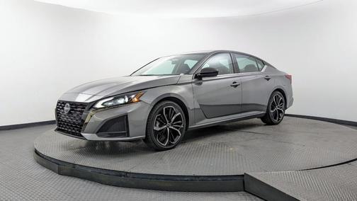 Gun Metallic 2024 Nissan Altima 2.5 SR