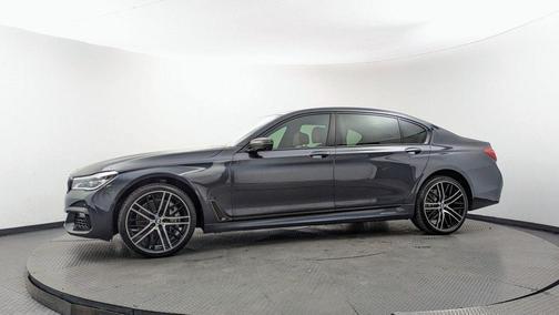 Singapore Gray Metallic 2019 BMW 750 i