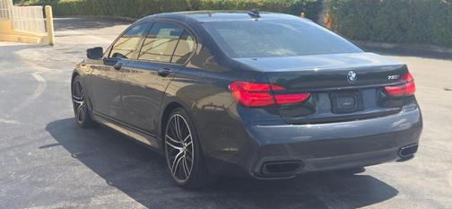 Singapore Gray Metallic 2019 BMW 750 i