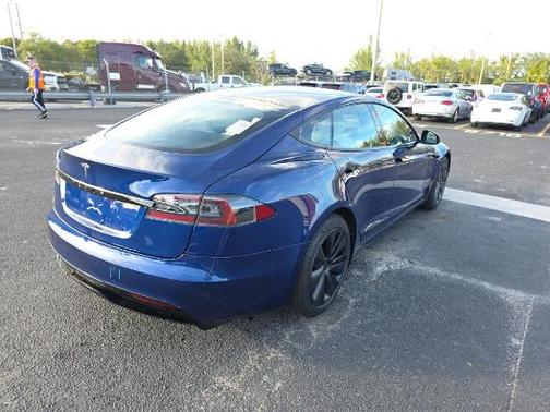 2022 Tesla Model S Base