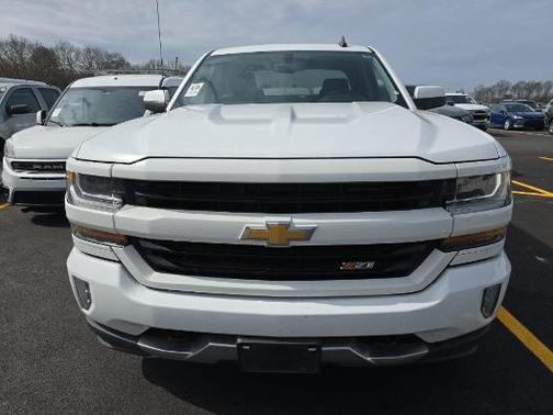 Summit White 2018 Chevrolet Silverado 1500 LT