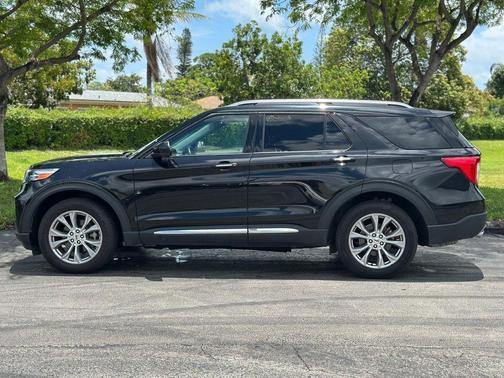 Agate Black Metallic 2022 Ford Explorer Limited