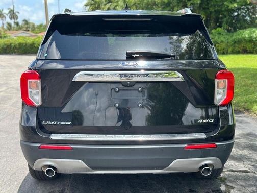 Agate Black Metallic 2022 Ford Explorer Limited