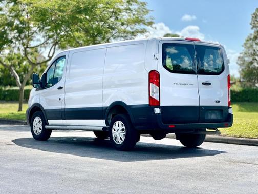 2022 Ford Transit-250 LOW ROOF 130WB