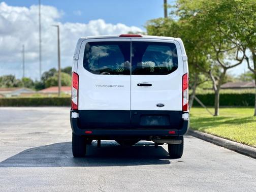 2022 Ford Transit-250 LOW ROOF 130WB