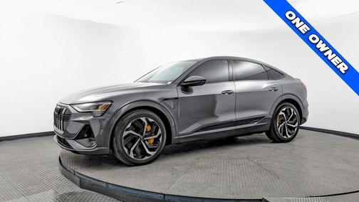 2022 Audi e-tron S line Premium