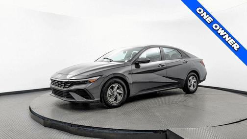 2024 Hyundai ELANTRA SE