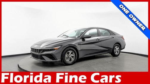 2024 Hyundai ELANTRA SE