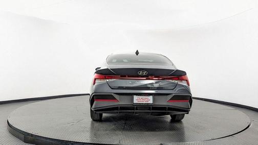 2024 Hyundai ELANTRA SE