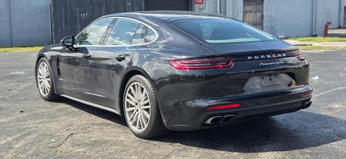2017 Porsche Panamera Turbo