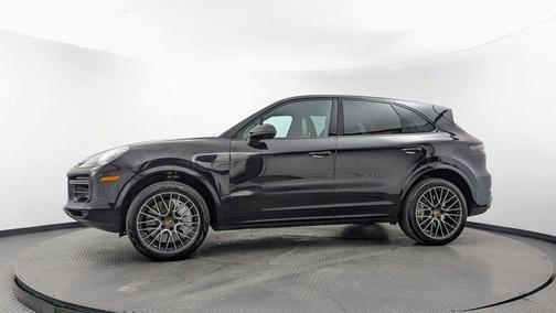 Jet Black Metallic 2019 Porsche Cayenne Turbo