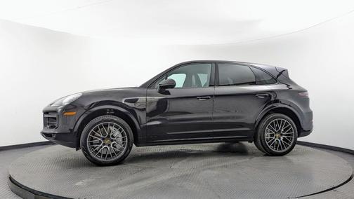 Jet Black Metallic 2019 Porsche Cayenne Turbo