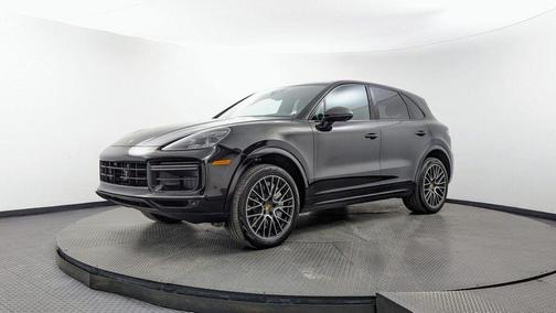 Jet Black Metallic 2019 Porsche Cayenne Turbo