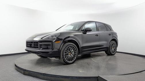 Jet Black Metallic 2019 Porsche Cayenne Turbo