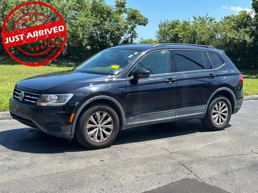 Deep Black Pearl Effect 2018 Volkswagen Tiguan 2.0T S
