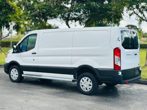 2024 Ford Transit-250 