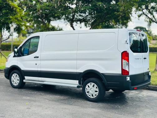 2024 Ford Transit-250 