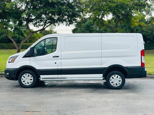 2024 Ford Transit-250 