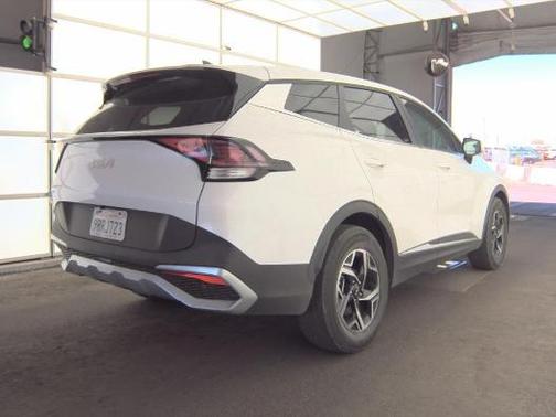 Snow White Pearl 2025 Kia Sportage LX