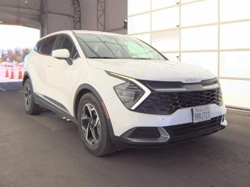 Snow White Pearl 2025 Kia Sportage LX
