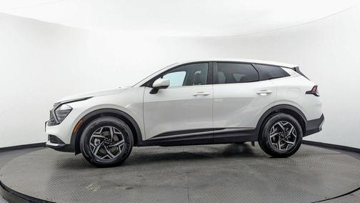 Snow White Pearl 2025 Kia Sportage LX