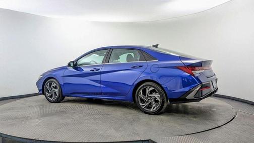 2025 Hyundai ELANTRA Limited