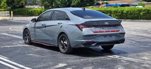 2021 Hyundai ELANTRA SE
