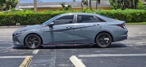 2021 Hyundai ELANTRA SE
