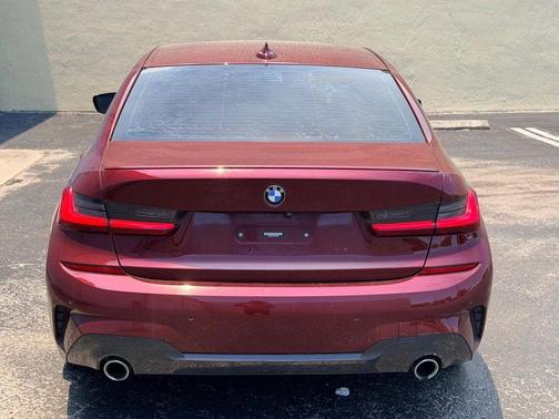 Aventurin Red Metallic 2022 BMW 330 i