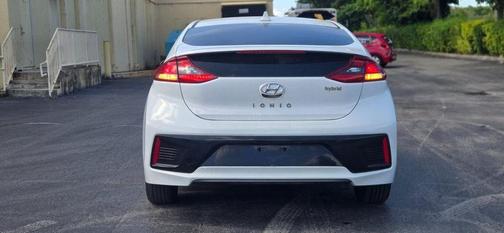 2021 Hyundai IONIQ Hybrid SE