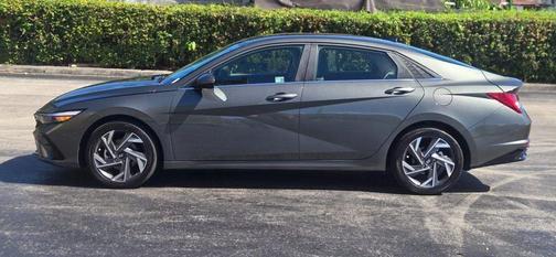 2025 Hyundai ELANTRA Limited