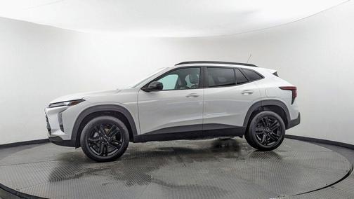 Summit White 2025 Chevrolet Trax ACTIV