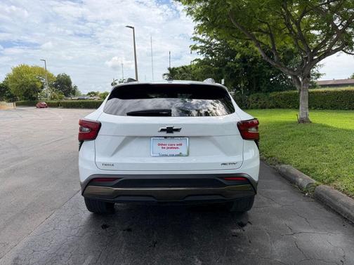 Summit White 2025 Chevrolet Trax ACTIV