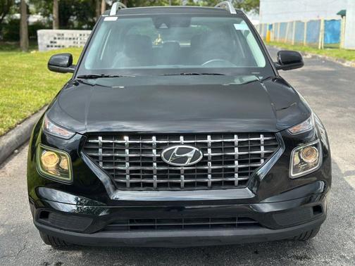 Onyx Black 2024 Hyundai VENUE SEL